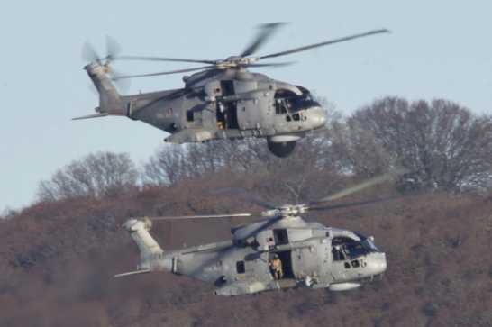 15 December 2022 - 10:59:08
Another shot of the two Merlins on their flypast of the BRNC Passing Out Parade. It was clearly so balmy that day they had the doors open to let some fresh air in. They must have froze.
----------------
Royal Navy Merlins over BRNC